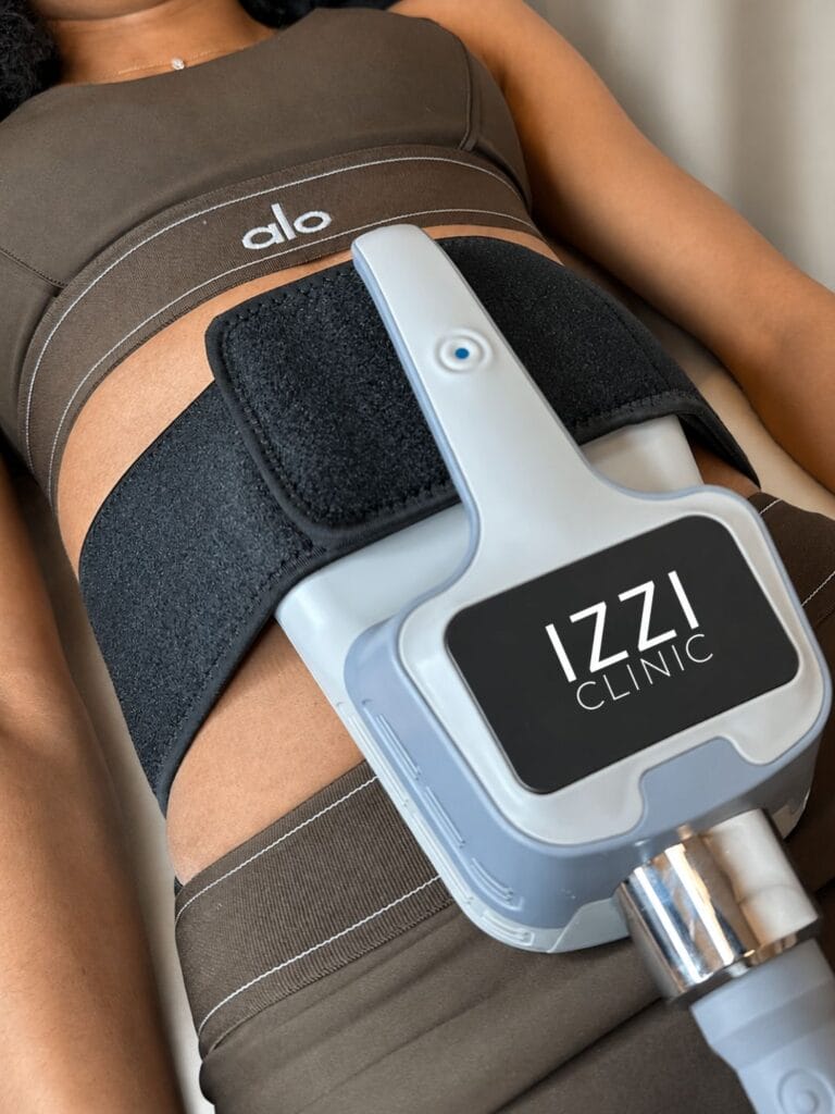 EMSculpt Behandeling IZZI Clinic